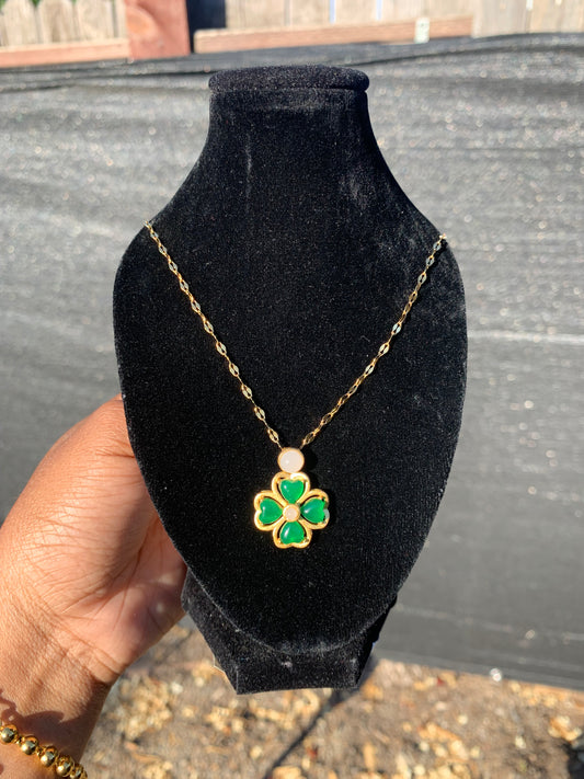 Clover jade necklace